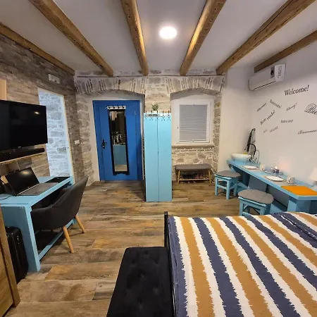 Doppelzimmer Carmen - Sauna, Badewanne, Wlan Pula
