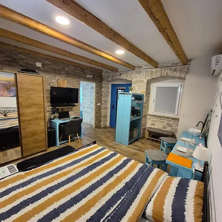Apartamento Doppelzimmer Carmen - Sauna, Badewanne, Wlan Pula