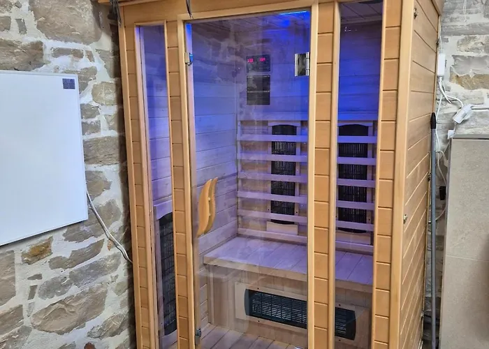Doppelzimmer Carmen - Sauna, Badewanne, Wlan 아파트 풀라
