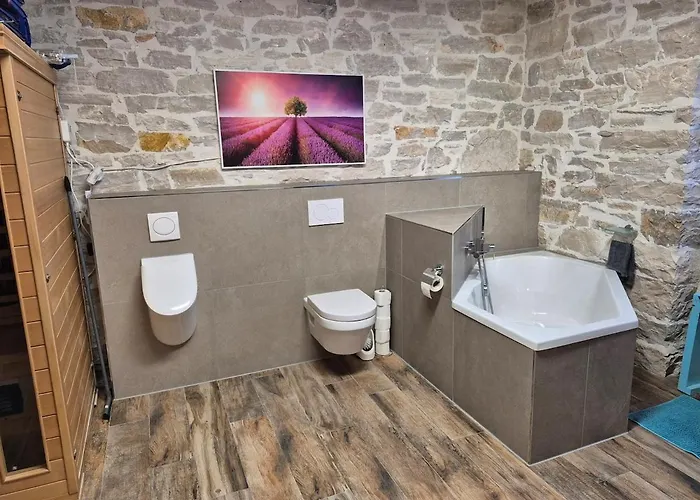 아파트 Doppelzimmer Carmen - Sauna, Badewanne, Wlan *