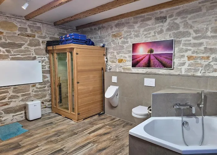 아파트 Doppelzimmer Carmen - Sauna, Badewanne, Wlan *