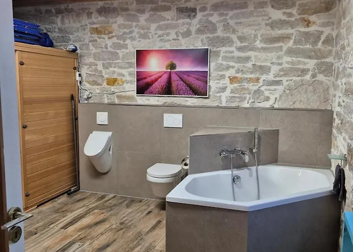 Doppelzimmer Carmen - Sauna, Badewanne, Wlan