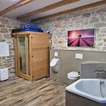 Apartament Doppelzimmer Carmen - Sauna, Badewanne, Wlan *